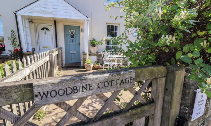 Sandsend Cottage | WOODBINE COTTAGE, pet friendly, character holiday cottage in Sandsend