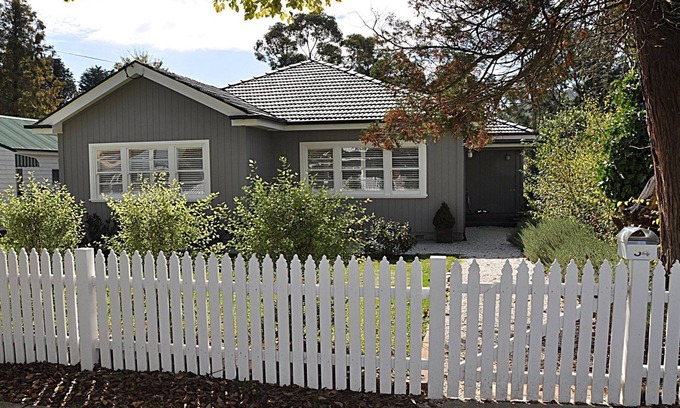 Bowral Cottage | Woodbine Cottage - ' The Perfect Weekender '