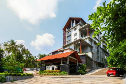 Perintalmanna Hotel | Woodbine Foliage