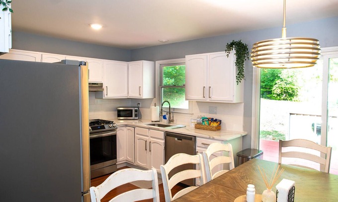 Neabsco House | Woodbridge Cozy Corner - A Modern Retreat Awaits!