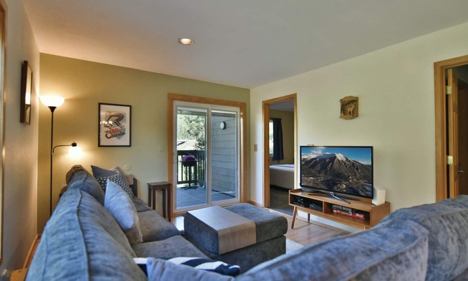 Frisco Condo | Woodbridge Inn Getaway: Pet Friendly, Mountain Views