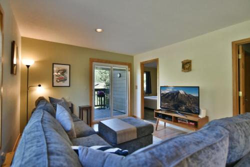 Frisco House | Woodbridge Inn Getaway: Pet Friendly, Mountain Views