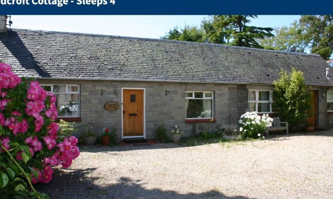 Ayr Cottage | Woodcroft Holiday Cottage in Ayr is set within the lawned, west-facing garden
