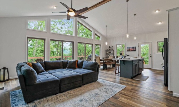 Great Cacapon Cabin | Wooded Bliss-Private Hot Tub and River Access
