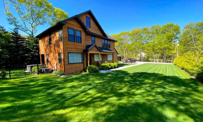 Southampton House | Wooded Oasis and Guest House in Hamptons!