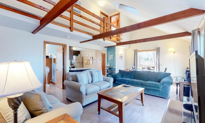Edgartown House | Wooded Oasis
