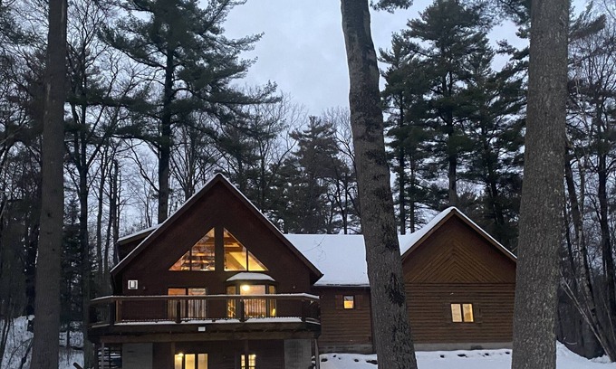 Hazelhurst Ski Chalet | Wooded retreat close to all trails