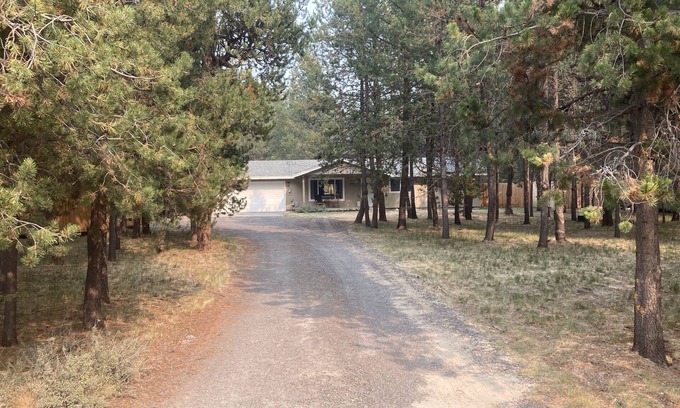 Oregon Water Wonderland House | Wooded river retreat near Mt. Bachelor and Bend