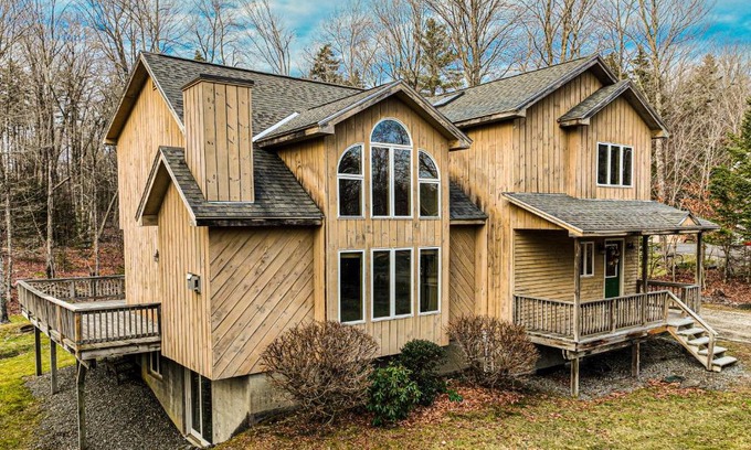 West Dover House | Wooded Wonder