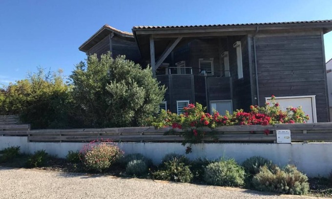 Meschers-sur-Gironde House | WOODEN HOUSE WITH SEA VIEW, HEATED POOL AND JACUZI