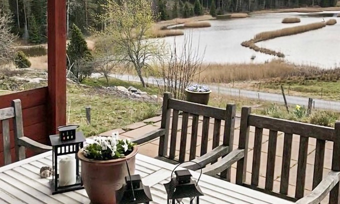 Valdemarsvik House | Wooden house full of character with magnificent view of the water.