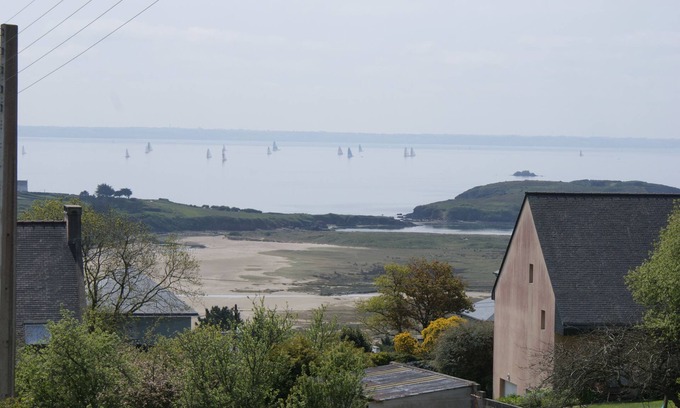 Crozon House | Wooden house on vacation, sea view for rent in Crozon