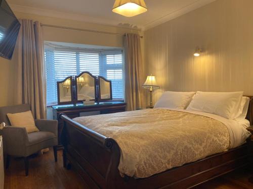 Merlin Park House | Woodhaven Manor h91rc9d