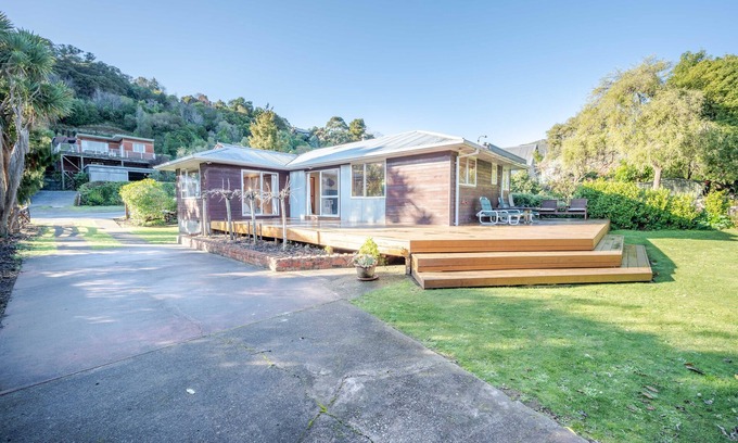 Akaroa House | Woodills Wonderland – Akaroa Holiday Home
