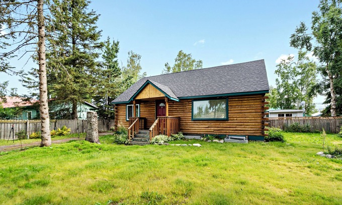 Spenard House | Woodland Apartment Midtown Anchorage