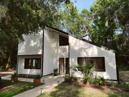 St. Augustine House | Woodland Reserve - Mini Golf, Home-Gym, and More! Only 10 Minutes from Downtown