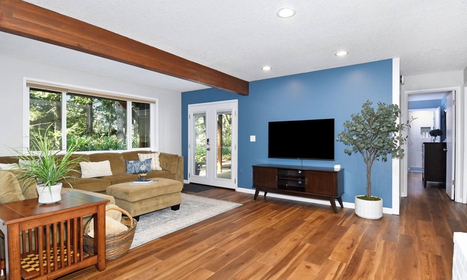 Sunnyside Apartment | Woodland Retreat Apartment in Happy Valley - minimum 30 days