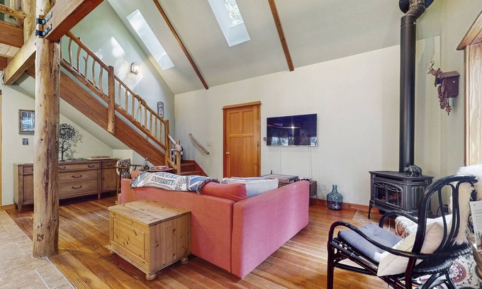 Clinton House | Woodland Retreat Near Deer Lake and Ferry Dock – Clinton, WA