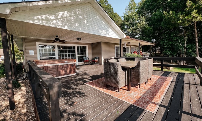 Royal House | Woodland Shore Bungalow
