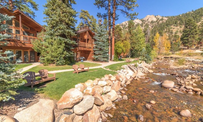 Estes Park Hotel | Woodlands on Fall River