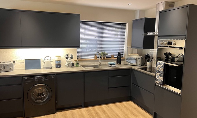 Dumfries Cottage | Woodlane 3 bed cottage with private Hottub , full fibre WiFi