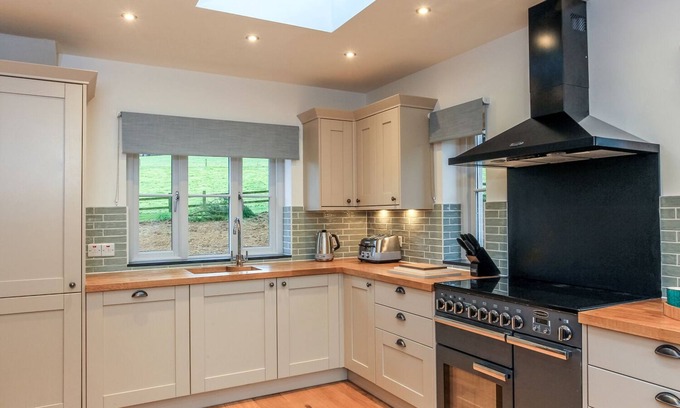 Chippenham Cottage | Woodmans Cottage @ Nables Farm