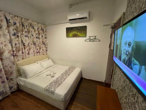 Kampung Surabaya Cabin | Woodpecker Lodge, Kuching