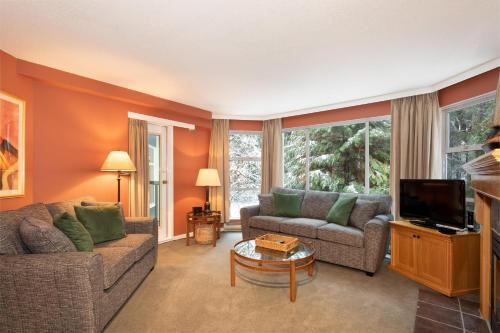 Upper Village House | Woodrun Lodge 416 | Family Ski-In Ski-Out Condo, Hot Tub, Heated Pool, Parking & Laundry