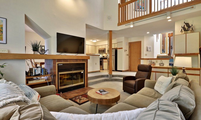 Killington Condo | Woods Resort and Spa: Cozy 2-Bedroom Condo in Killington, VT with Ski, Tennis, and Pool Access