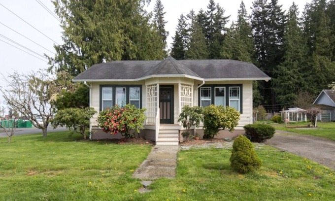 Port Angeles House | Woodside Cottage - In the heart of Port Angeles