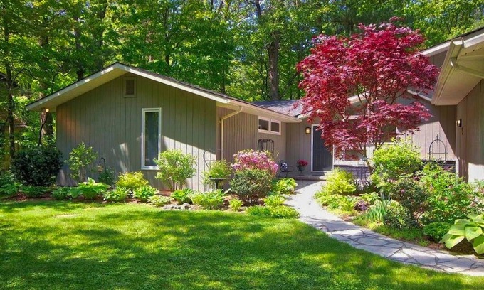 Grand Bend Cottage | Woodside Cottage- Luxury In Southcott Pines, Grand Bend!