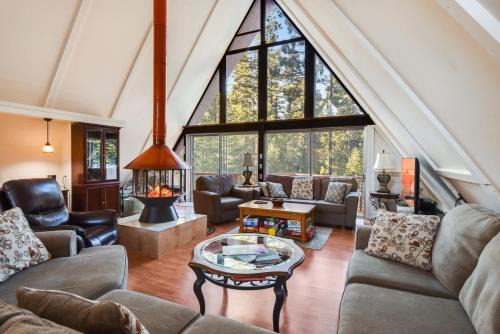 McKinney Estates House | Woodside Hideout - Hop Away from Activities