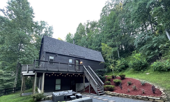 Haymarket House | Woodsy 5-Bedroom Mountain Retreat
