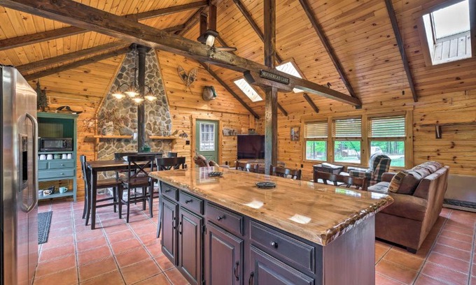 Beaver Cove House | Woodsy Beaver Cove Cabin with Deck and Fire Pit!