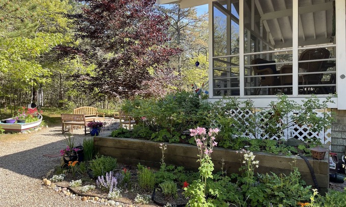 Truro House | Woodsy Cape Cod Summer Retreat Sleeps12; Dune Walk Beach, Easy 'Vacaying' w A/C.