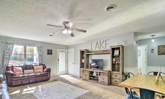 Russell Springs House | Woodsy Home: Fire Pit, Near Lake Cumberland!
