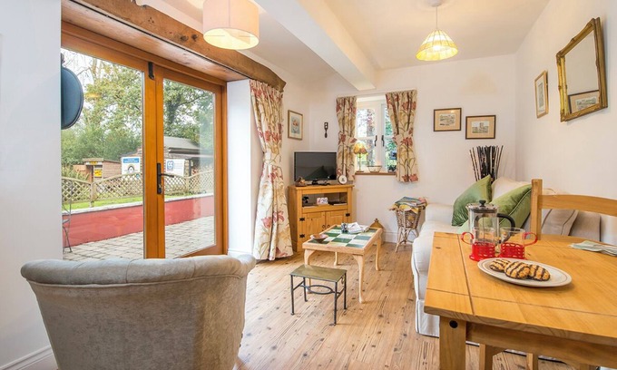Haverfordwest Cottage | Woodview, Holiday Cottage The Rhos, Near Haverfordwest, Sleeps 2, 1 bedrooms, bathrooms