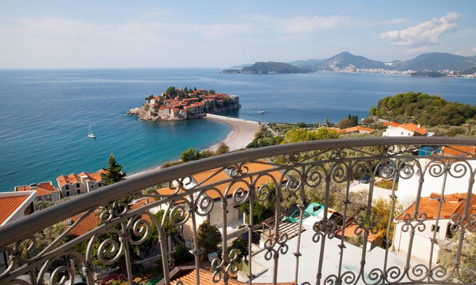 Sveti Stefan Hotel | Wool Edelweiss yellow