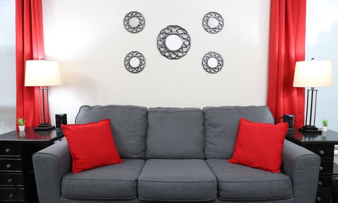 Kingfield Apartment | Work From Here#Office and Weights Area#Fast WiFi#King Bed#Roku TVs#Keurig+Coffee
