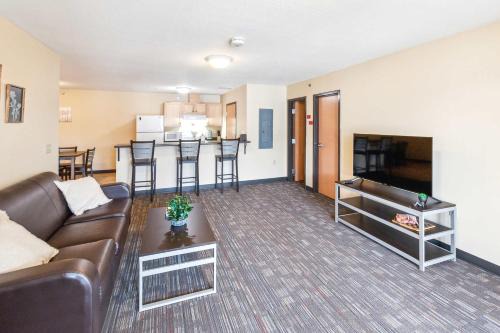 Ontario Apartment | Work Relax Repeat in a Bright and Spacious Stay