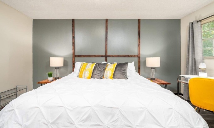 Pineville Apartment | Work Travel KingBed P&G Kitchen W/D Pets WiFi