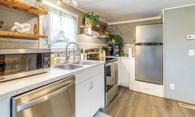 Taylorsville Cottage | Working Farm! Home 2 Mi to Marina on Lake Hickory