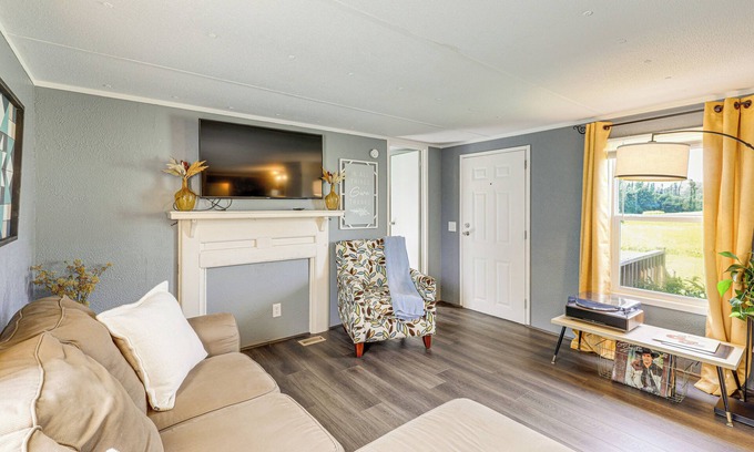 Taylorsville House | Working Farm! Home 2 Mi to Marina on Lake Hickory