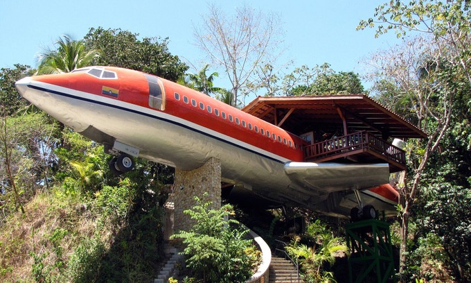 Manuel Antonio House | WORLD FAMOUS 727 Airplane Jungle Fuselage