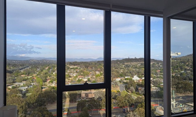 Phillip Apartment | Wow at Woden ~ 21st Floor mountain views