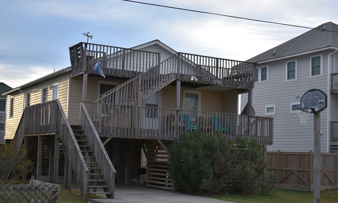 Kill Devil Hills House | Wow! Great Location, Ocean Side! Pet Friendly!