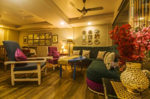 Pachmarhi Hotel | WOW STAYZ2 Misty Meadows