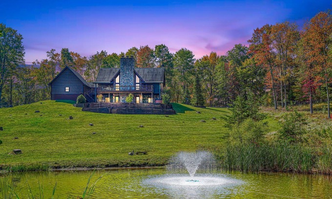 Logan Cabin | Wow! Timber Ranch Lodge, 43 acres, Sleeps 12, Family and Pet Friendly!