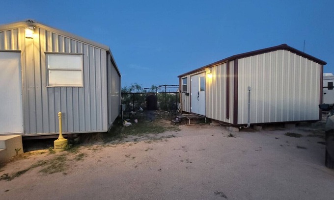 Odessa Cottage | Wranglers Bunkhouse-off I20 & W county Rd WIFI