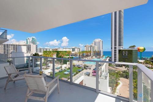 Hollywood South Central Beach Apartment | Wrap Around BalconyParadise Beach Amazing Pools
